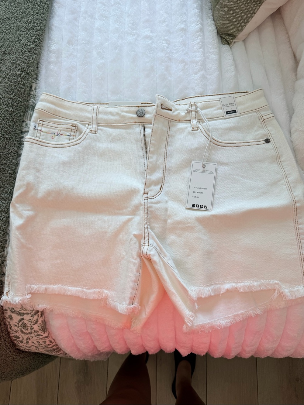 Judy Blue Cream Frayed Hem Denim Shorts